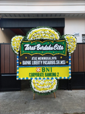 Papan Bunga Duka di Woyla