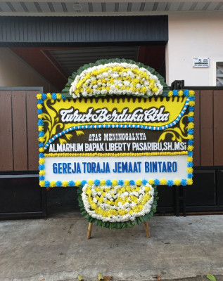 Papan Bunga Duka di Woyla